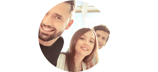 compañeros mirando a cámara